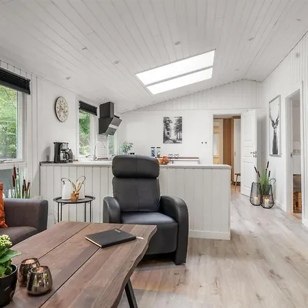 Semesterbostad Nanook - From The Sea By Interhome *